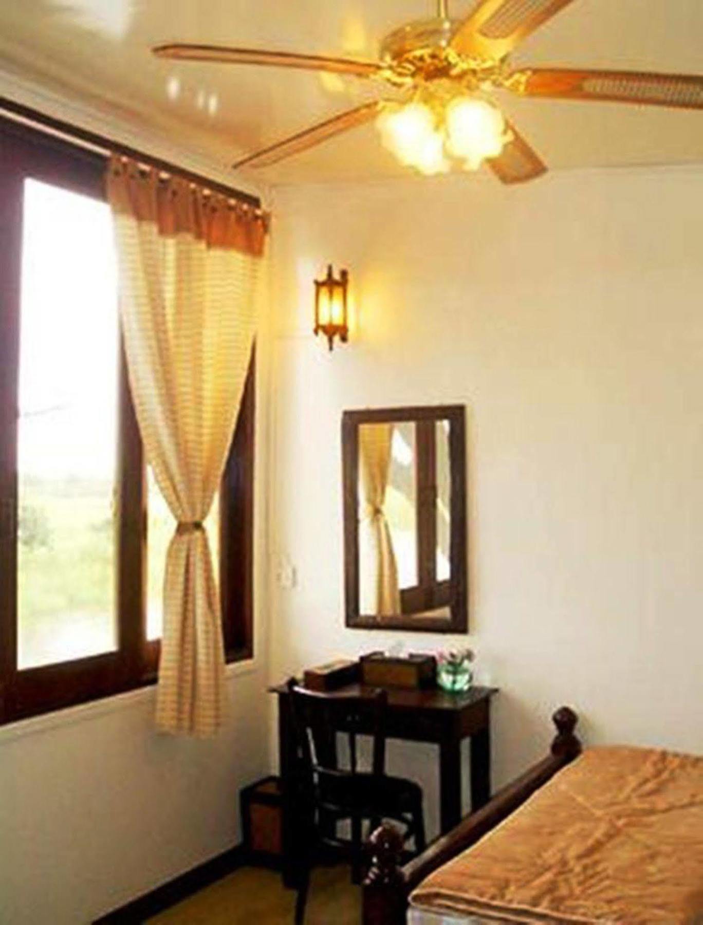 Yha Bangkok Airport Hostel Bang Phli Exterior foto
