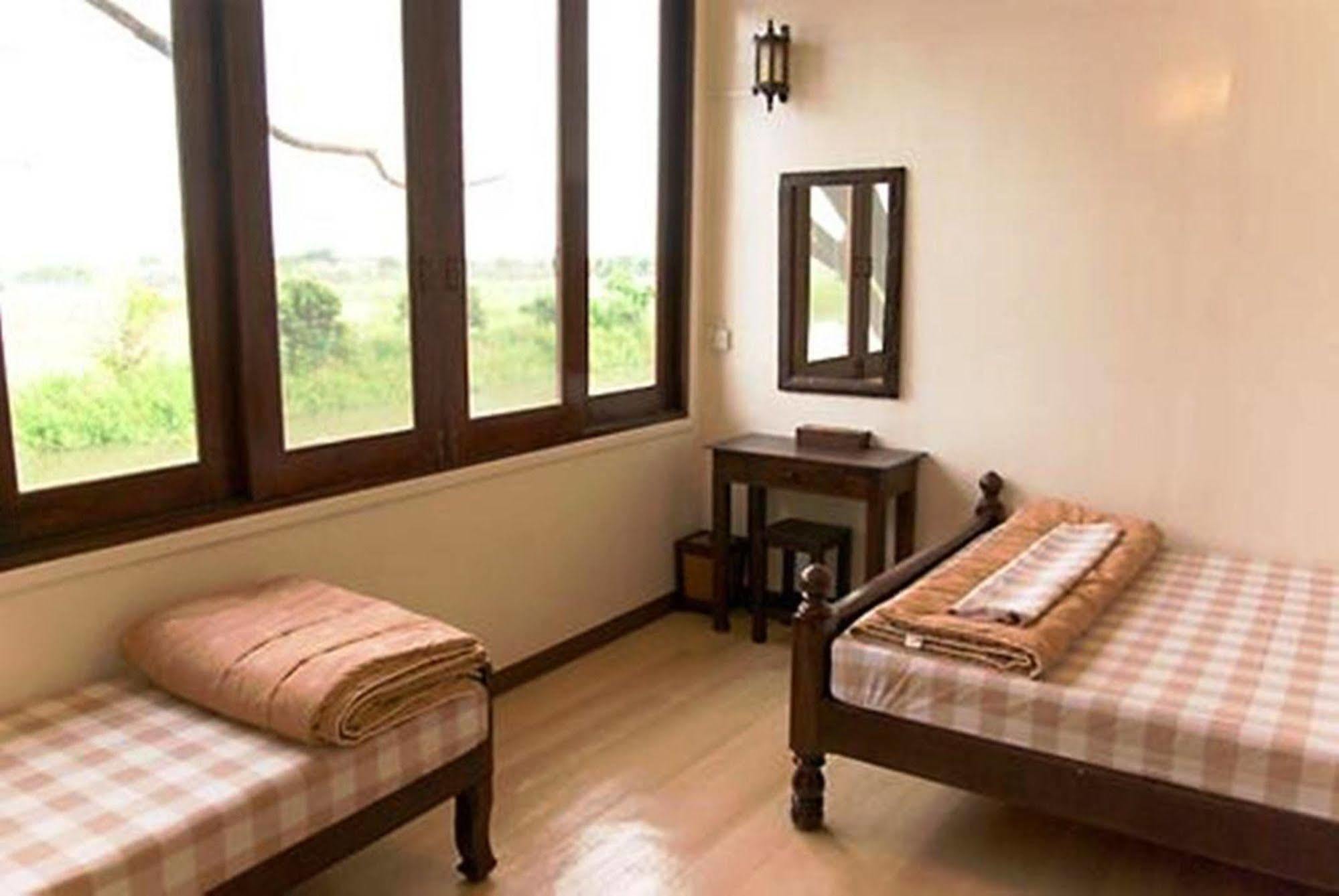 Yha Bangkok Airport Hostel Bang Phli Exterior foto
